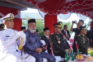 Polda Papua Barat Hadiri Upacara Penurunan Bendera Merah Putih dan Syukuran HUT ke-80 Kemerdekaan RI