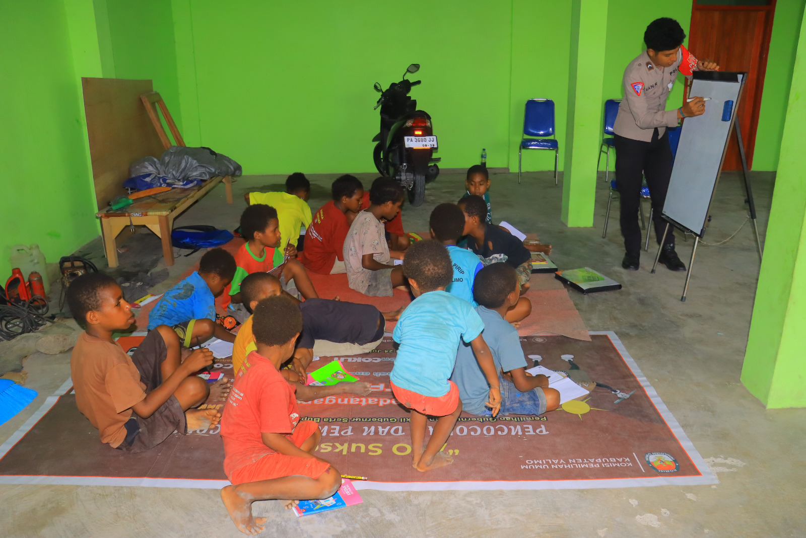 Sentuhan Edukasi Satgas Si-Ipar: Belajar Bersama Anak-anak di Papua Pegunungan